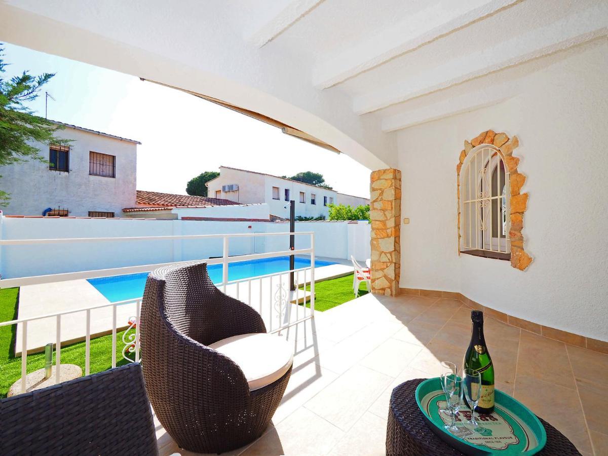 Holiday Home Alberes Empuriabrava Eksteriør billede